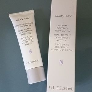 Mary Kay Medium Coverage Foundation Ivory 204